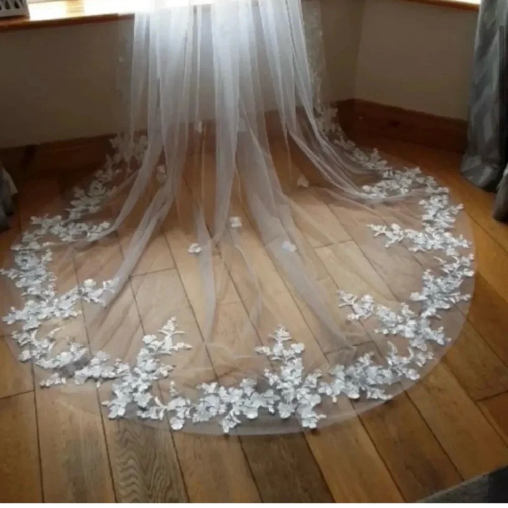 Elegant White Lace Veil with attached comb